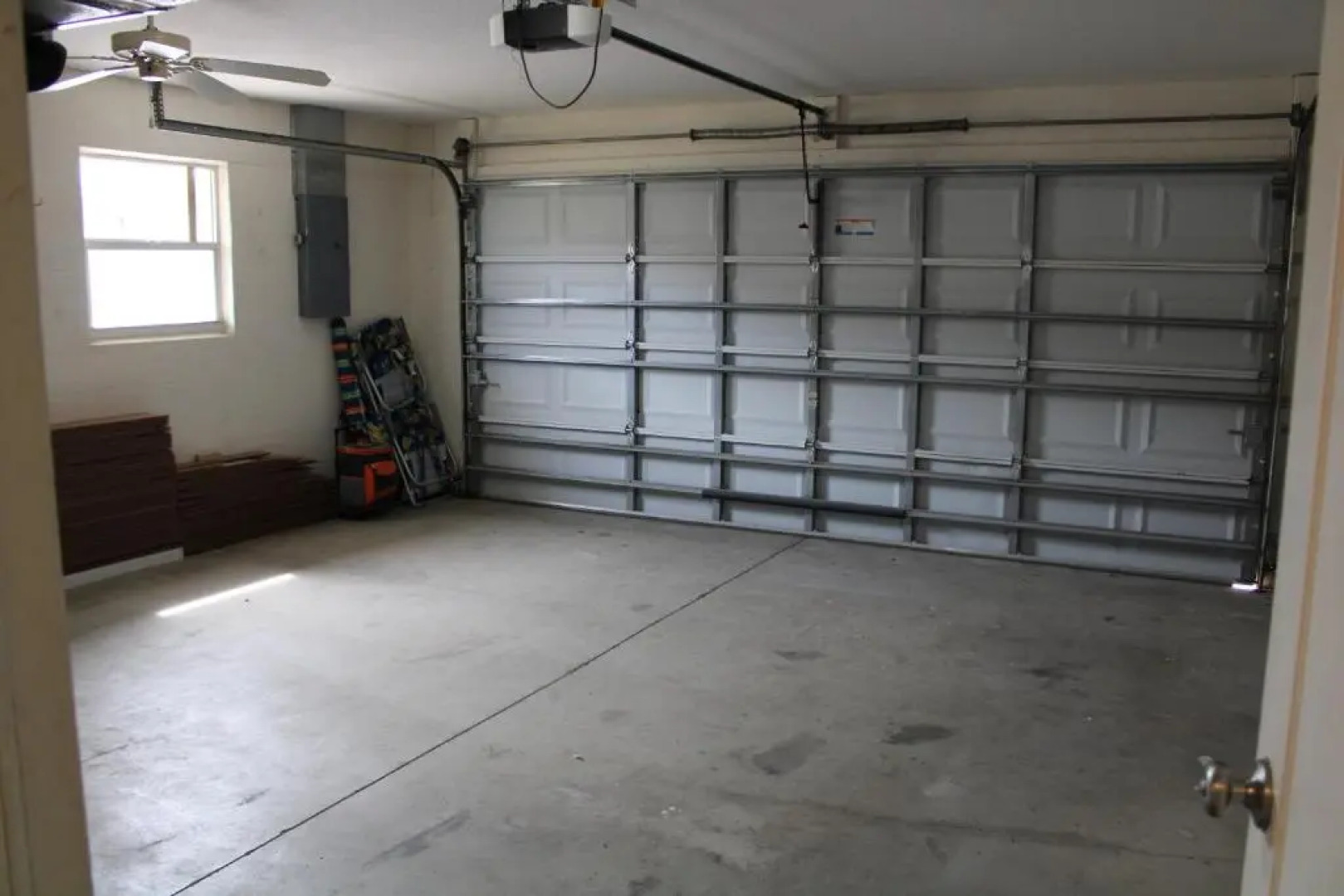 Spacious and private pool house, 15 min to beach