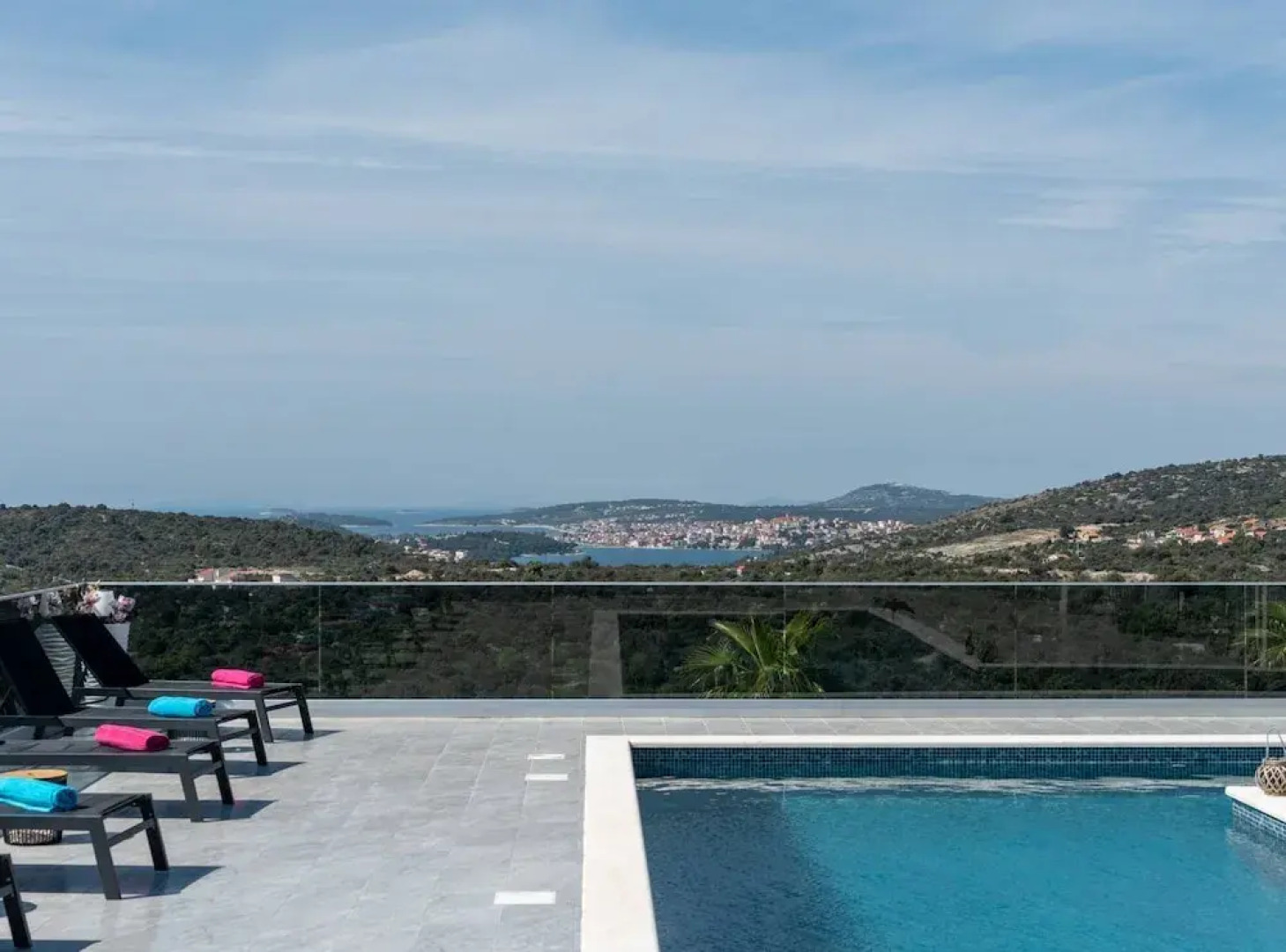 Luminous Infinity Villa With Pool and Gym