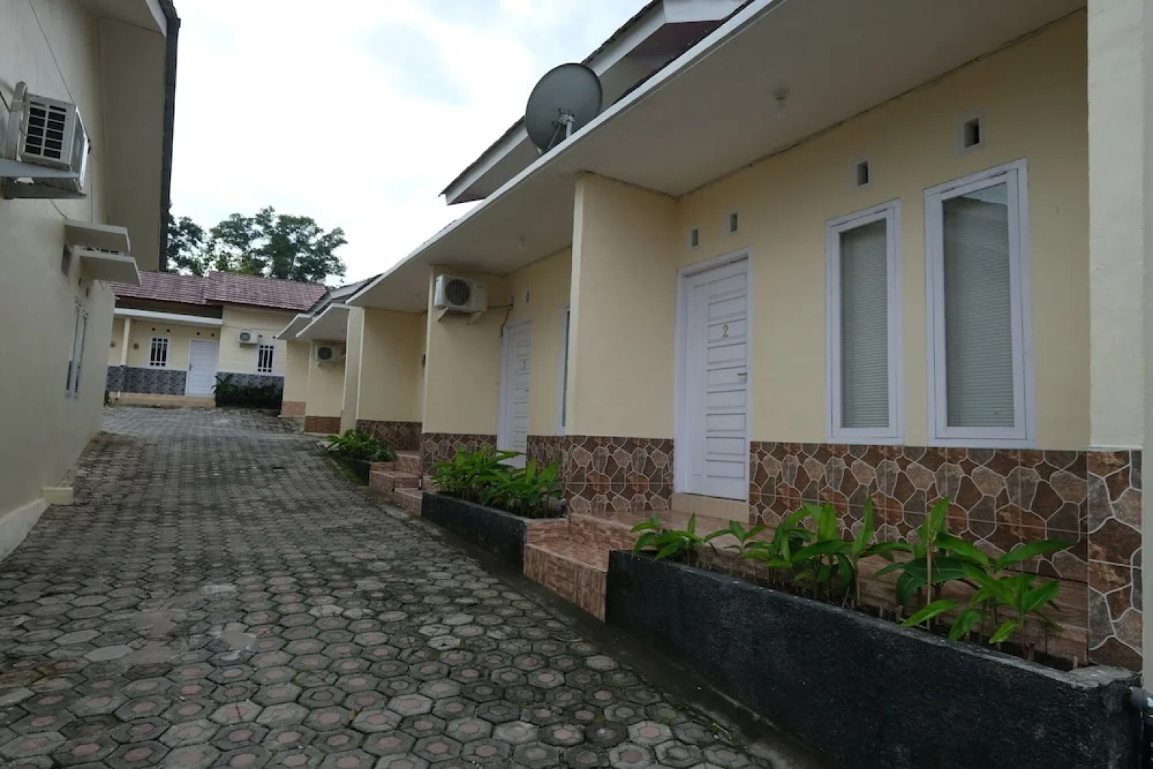 OYO 2551 Dewi Residence 2