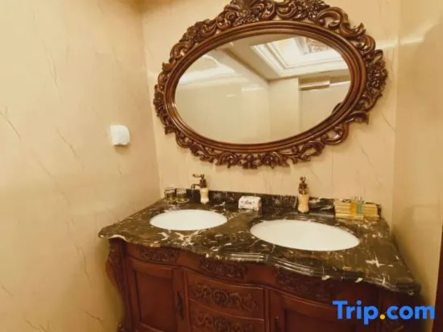 Tongyueju Gold Business Hotel