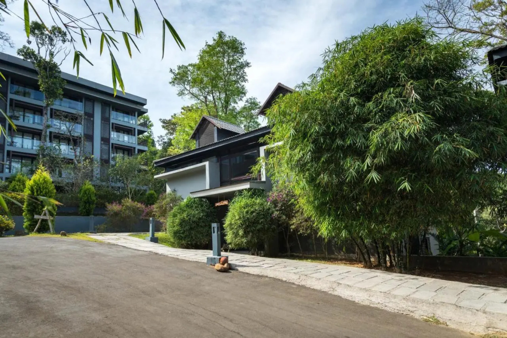 The Mountain Courtyard Thekady