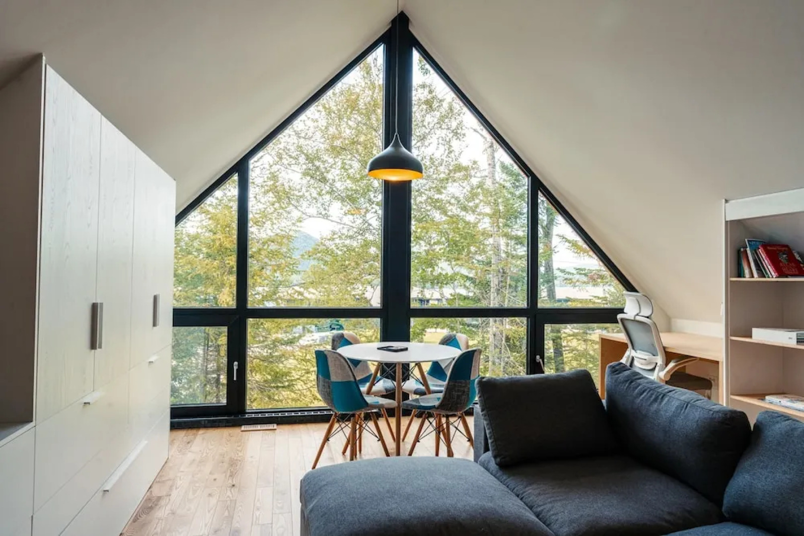 Bright Chalet With hot tub and Indoor Sauna