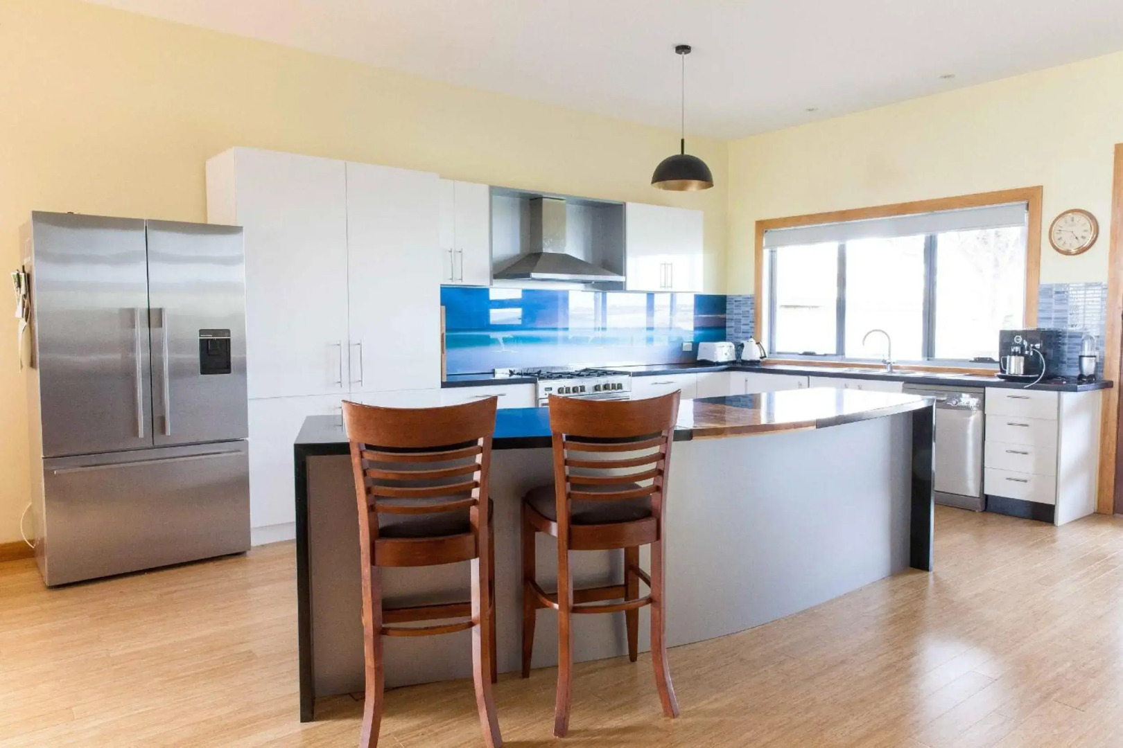 Luxurious Ocean front home, pets welcome, open fire large and spacious