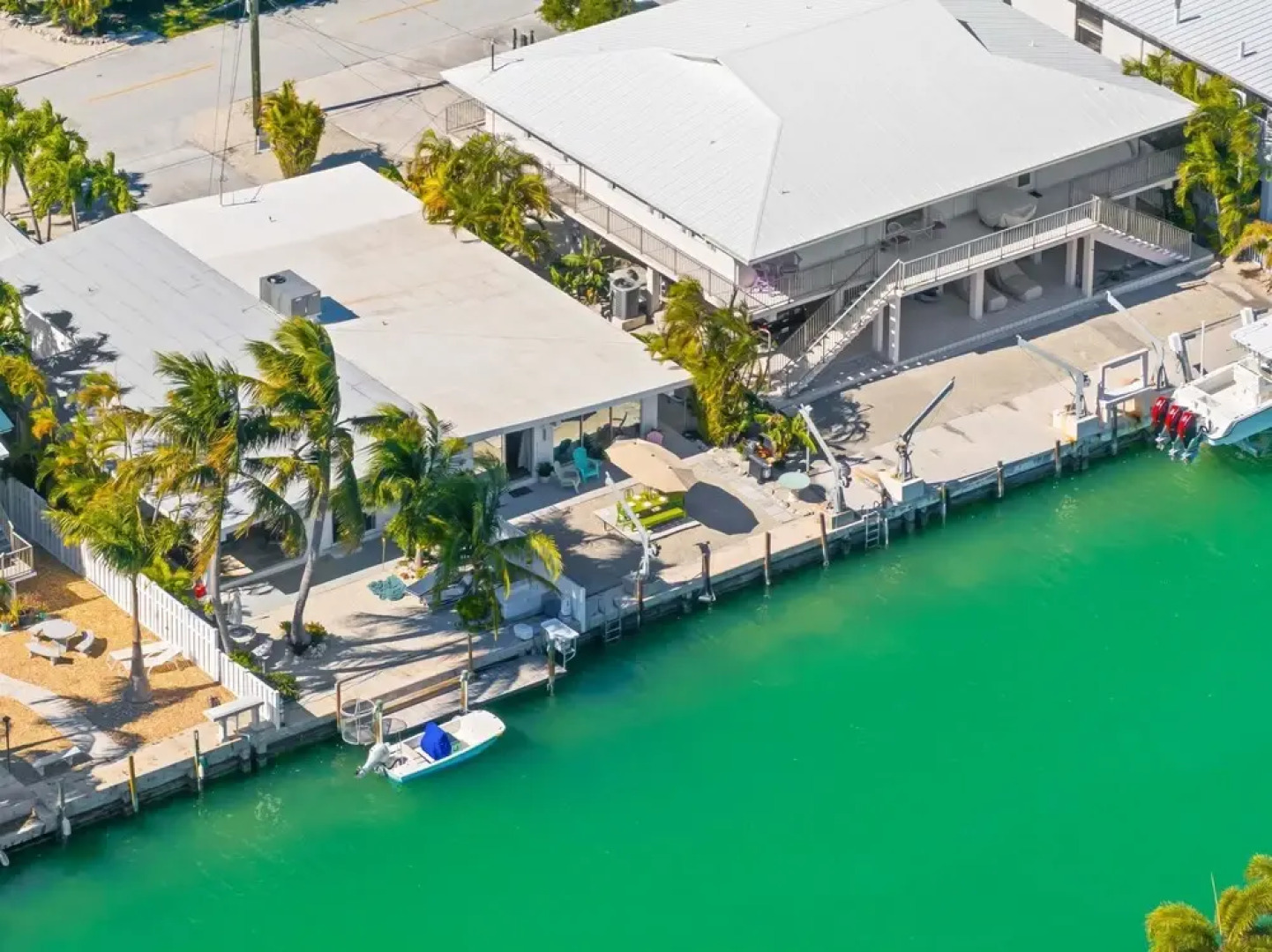 Seabreeze Cove Waterfront Gem 38 Foot Dock Cabana Club