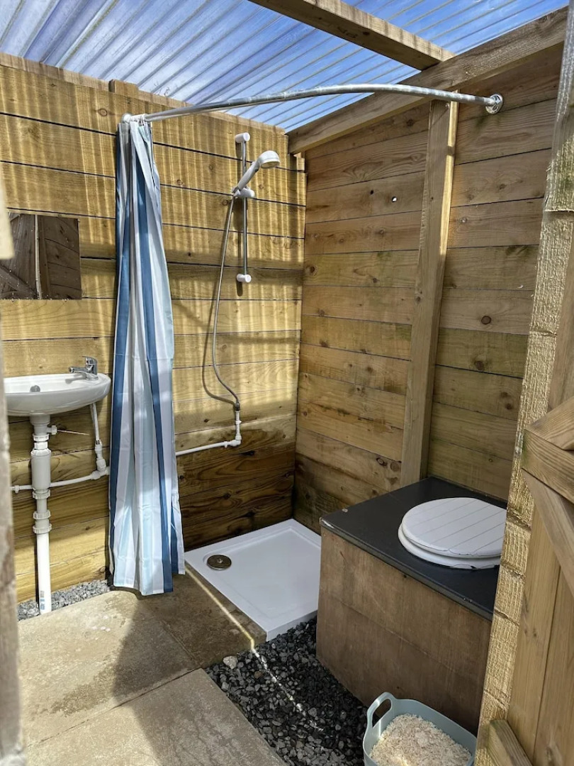 Geodome Glamping With sea Views Near Pendine