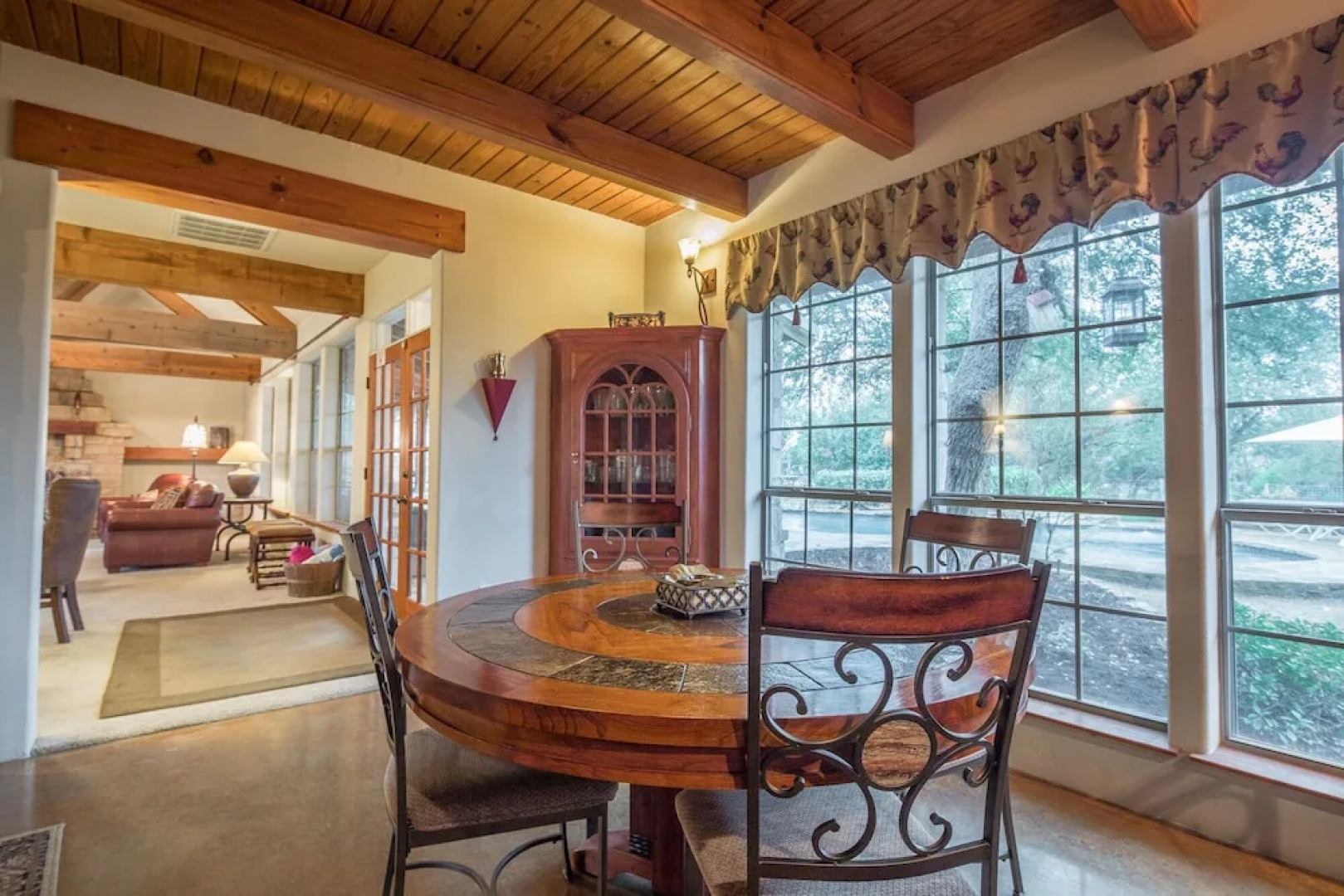 Rock 'n' Wood 4 Bedrooms 3.5 Bathrooms Home