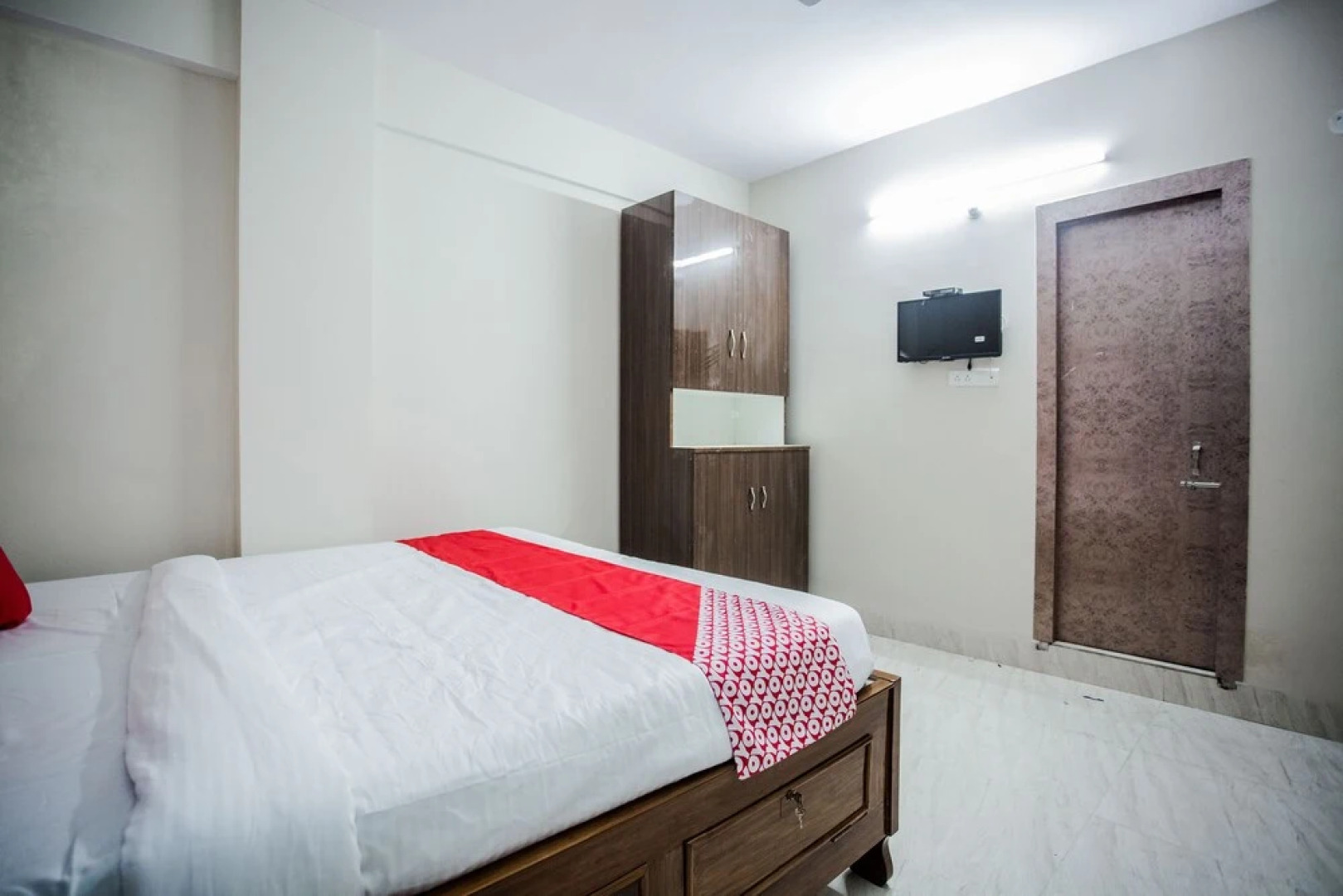 OYO 18293 Dream Homes