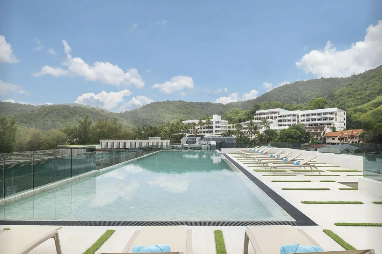 JonoX Phuket Karon Hotel