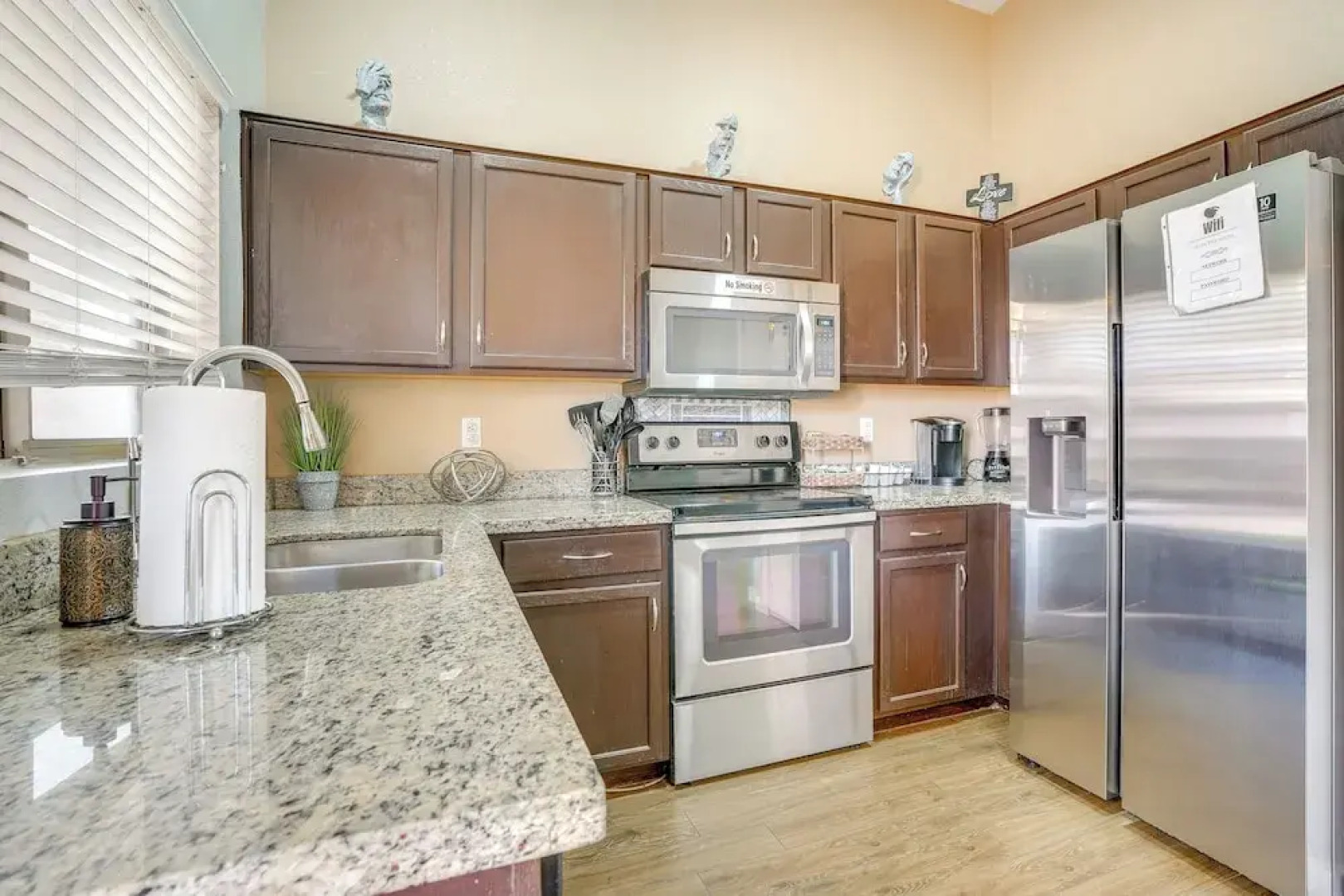 4 Mi to State Farm Stadium: Avondale Home w/ Patio