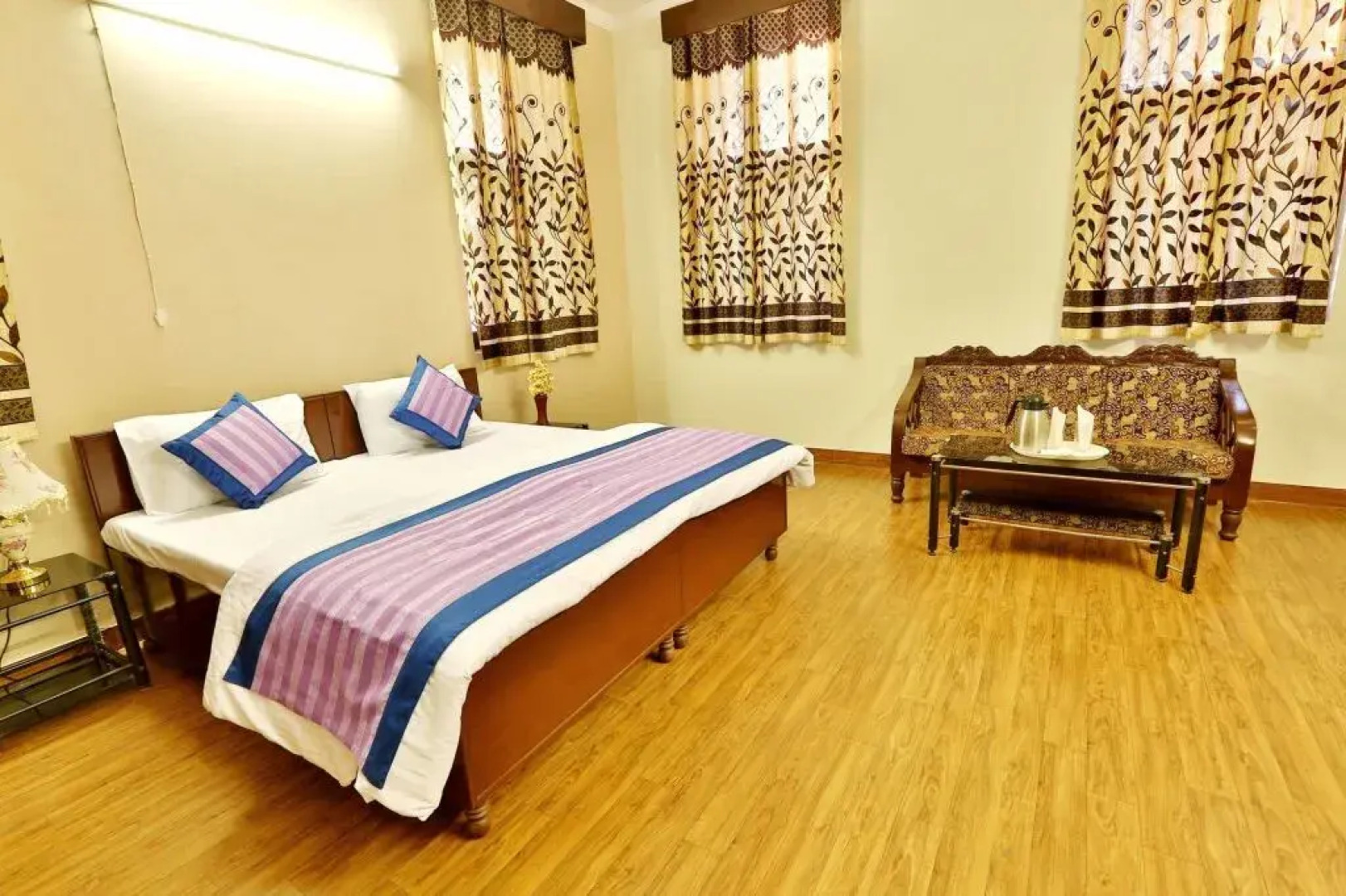 OYO Flagship 402 Hotel Noida Residency