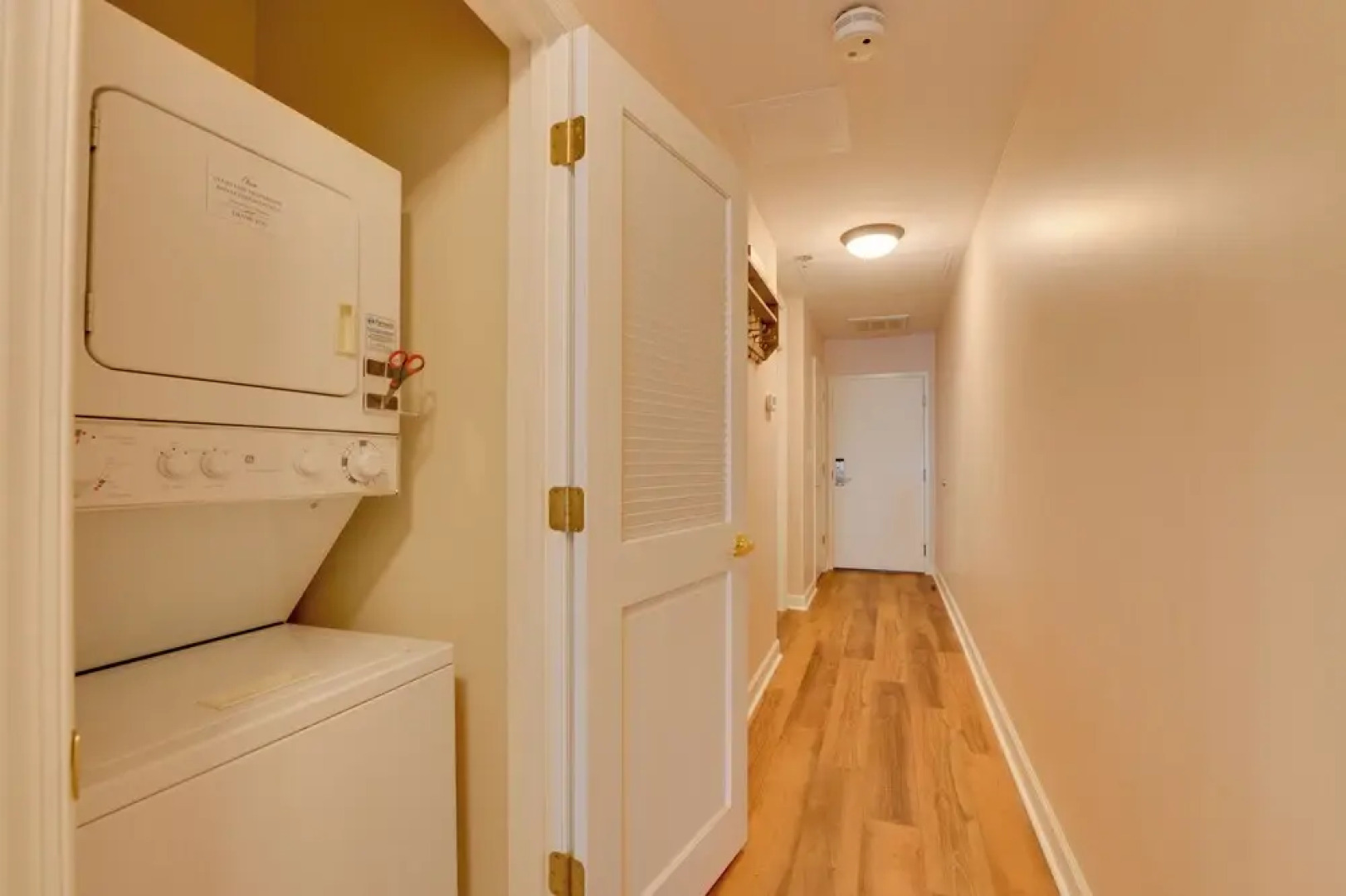 Resort Amenities & Beach Access: Huddleston Condo