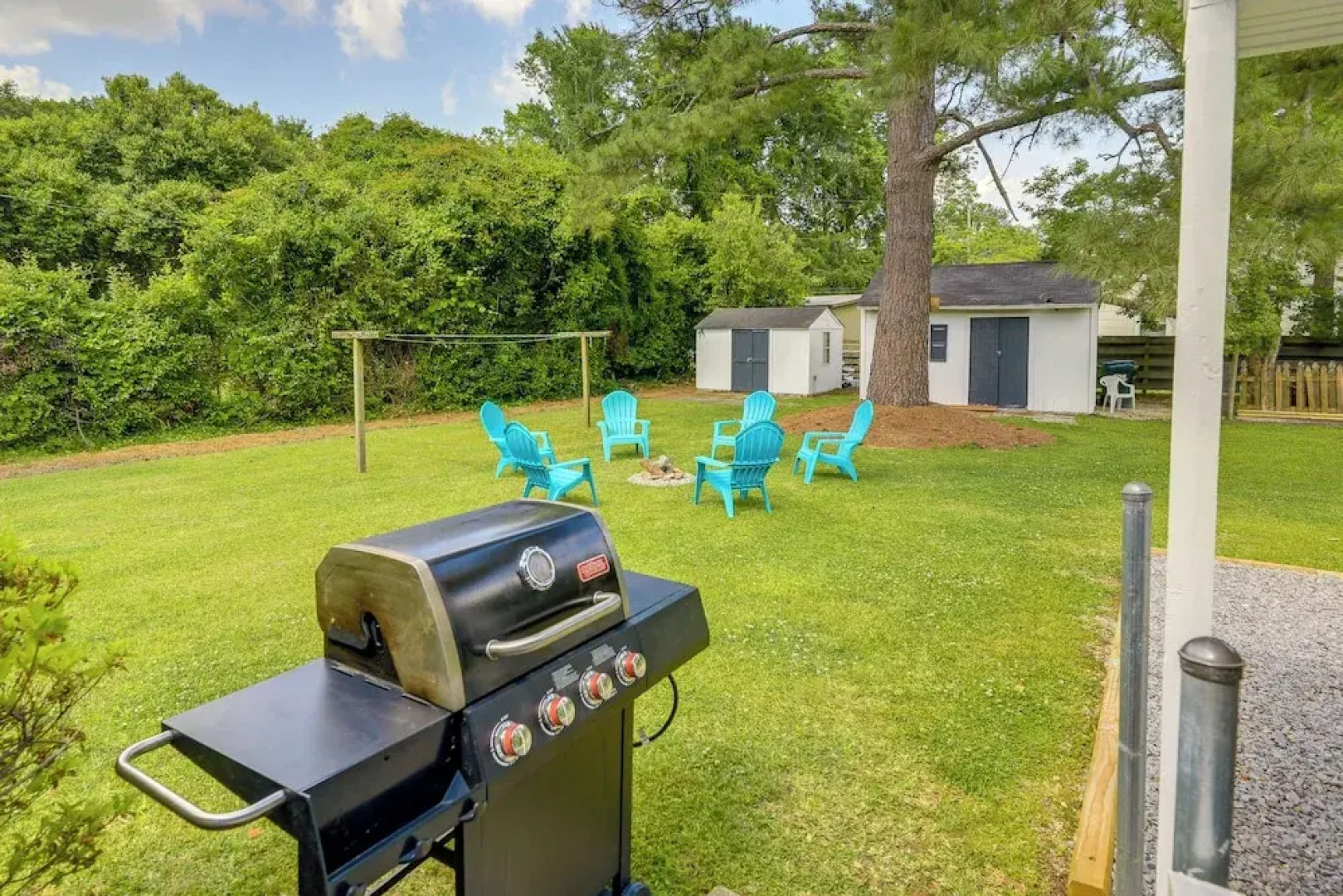 Charming New Bern Cottage w/ Grill & Fire Pit!