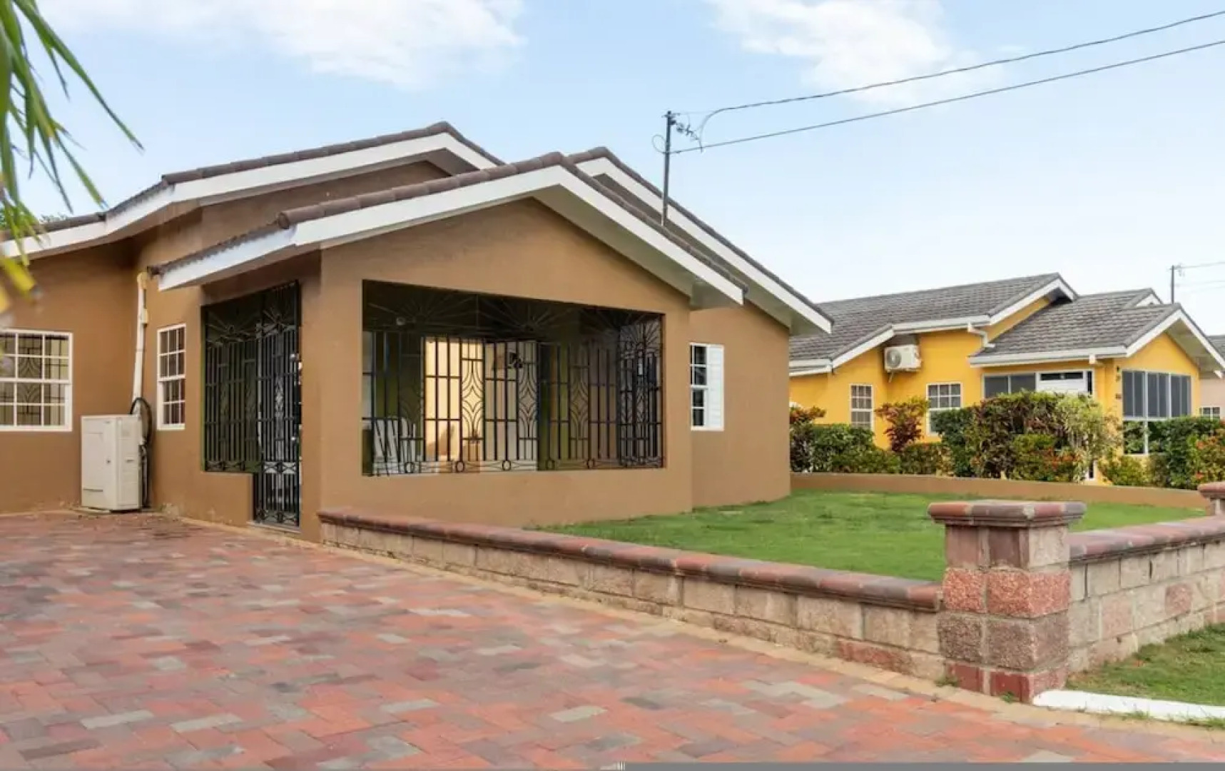 Private Pool Draxhall Gated Gym Tennis Full AC