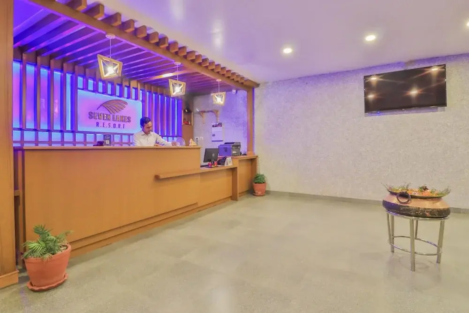 Capital O 653 Seven Lakes Resort