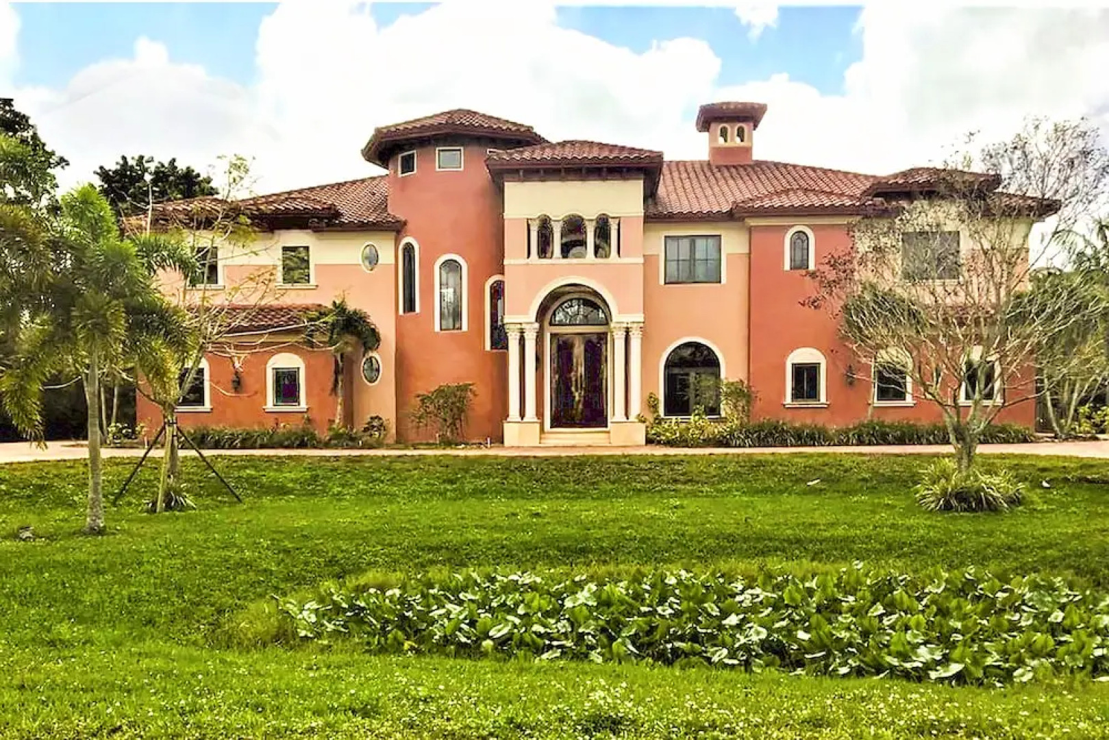 Chateau Paradiso Plantation Mansion villa