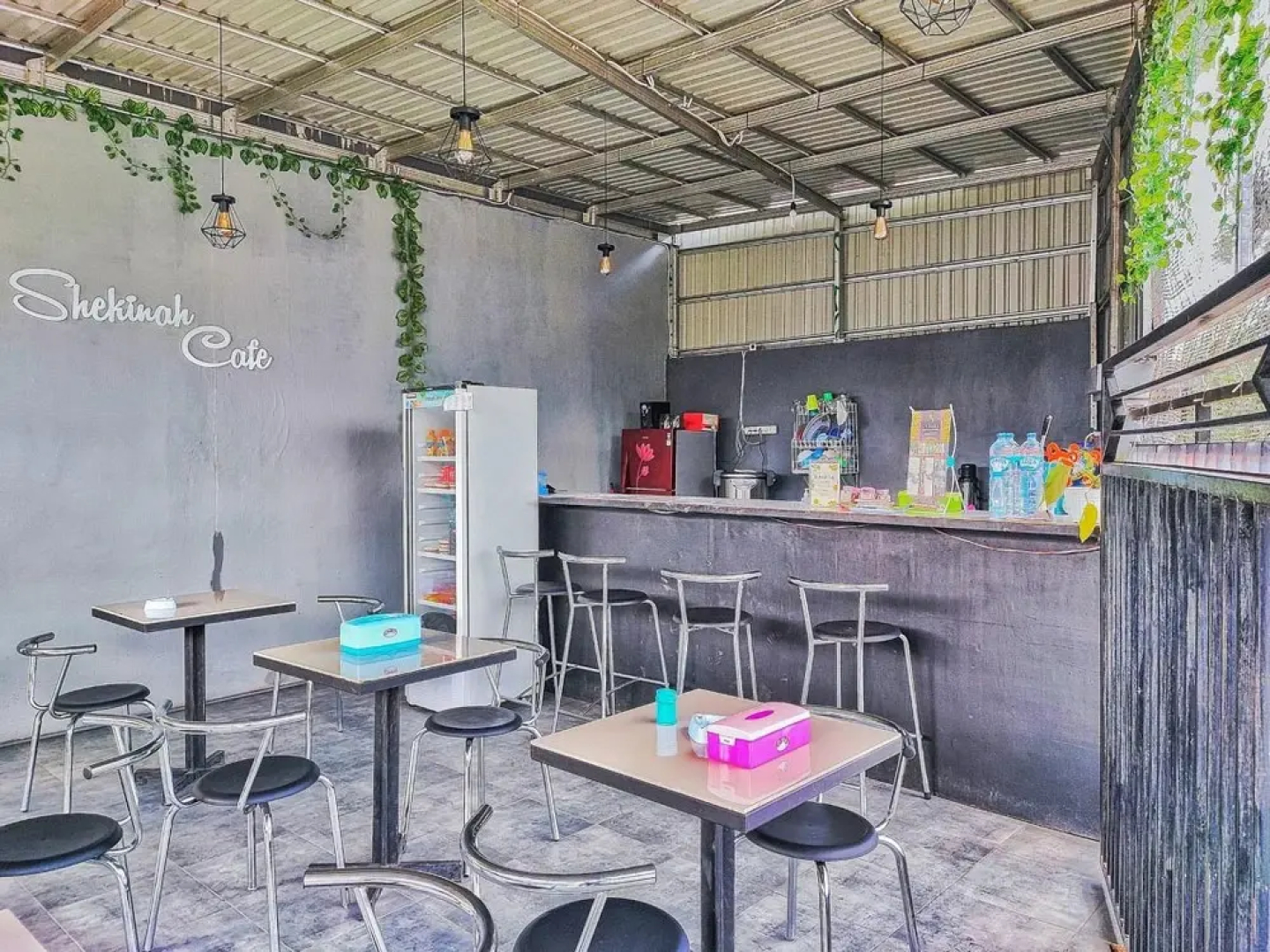 Shekinah Homestay & Cafe Waikabubak RedPartner