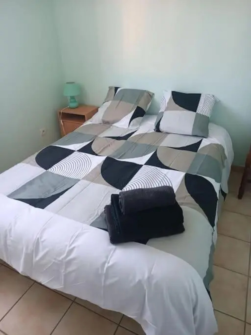 Belle villa de 90m2 au calme avec jardin et parking à 10 mn de la mer en voiture