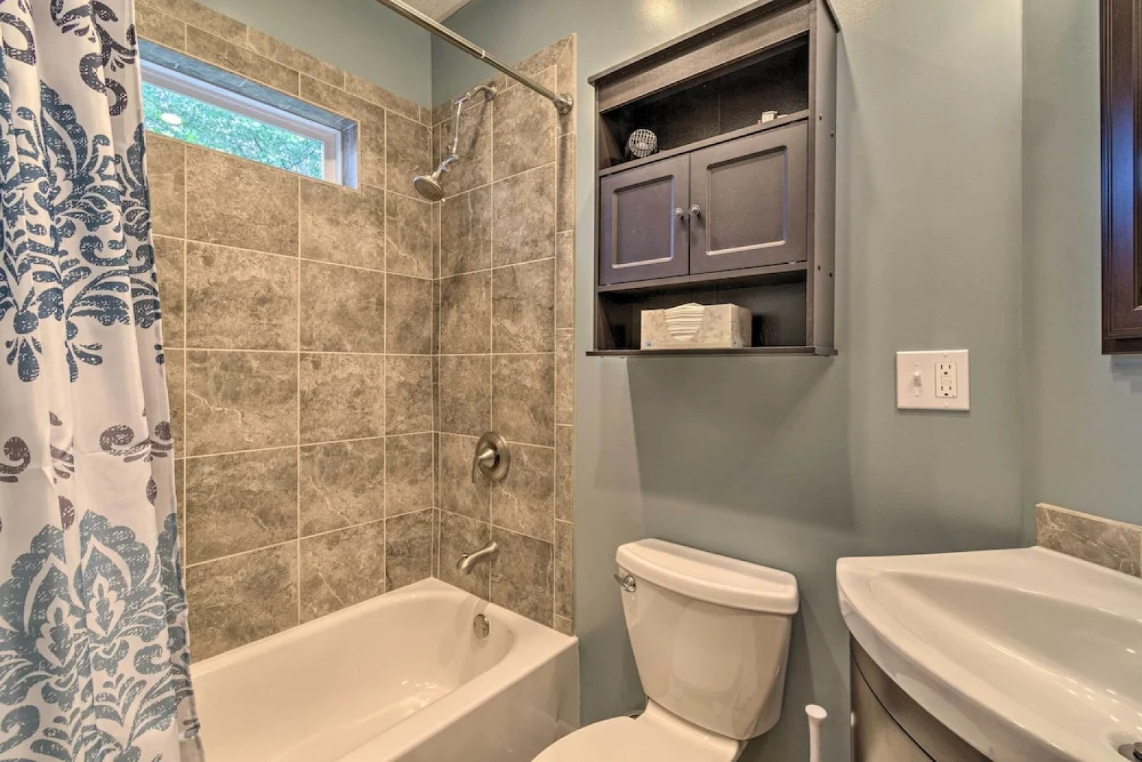 Penn Yan Escape w/ Yard, 1 Mi to Keuka Lake!