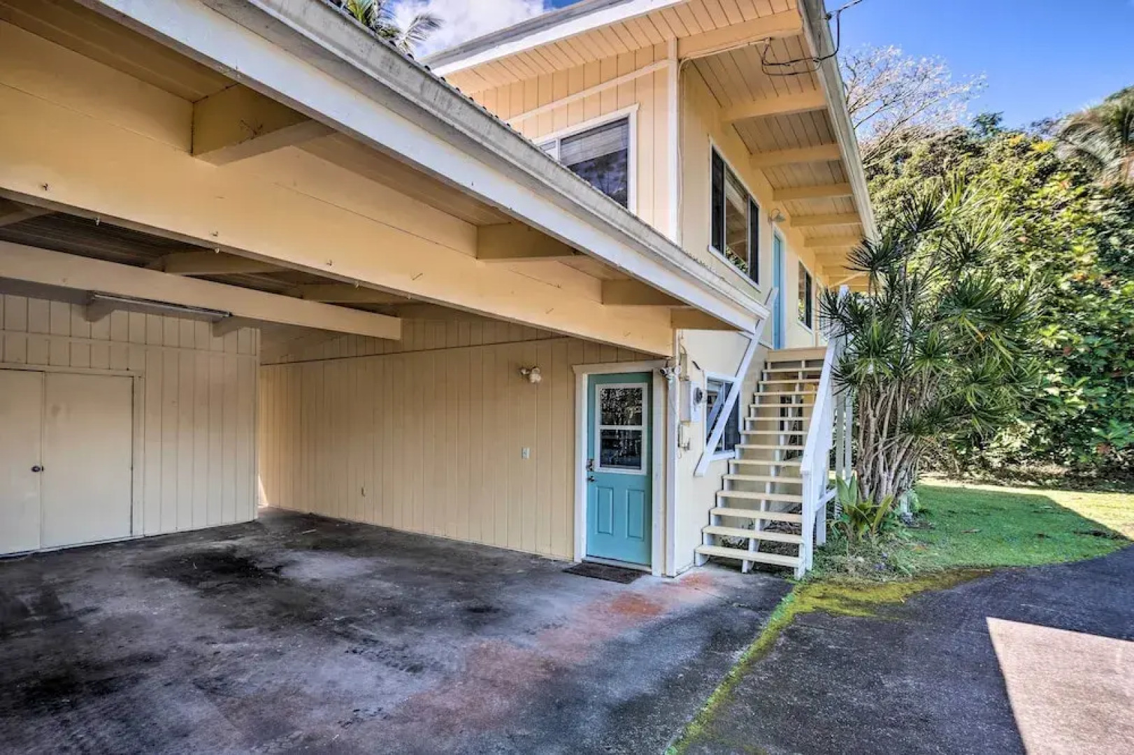 Sunny Pahoa Retreat: Snorkel, Hike & Shop!