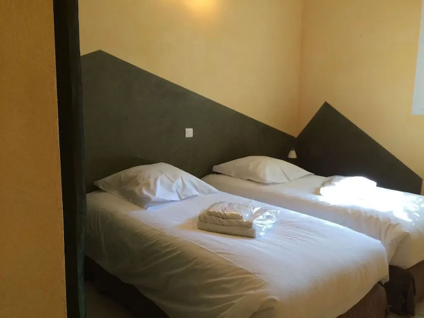 Tastefully Furnished Villa With Fenced Private Pool, 9 km From Vaison-la-romaine