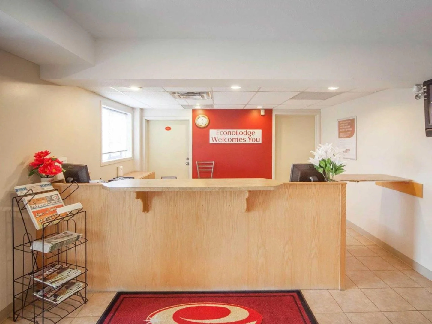 Econo Lodge Inn & Suites