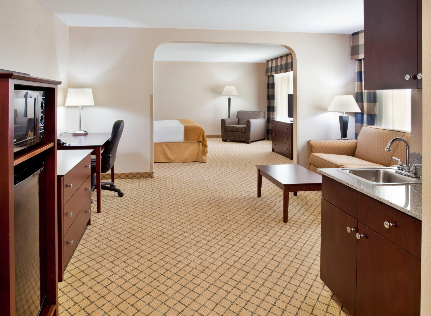 Holiday Inn Express & Suites Wichita Airport by IHG