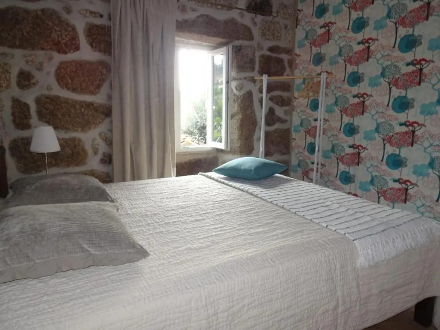 A Casa Com 2 Pereiras