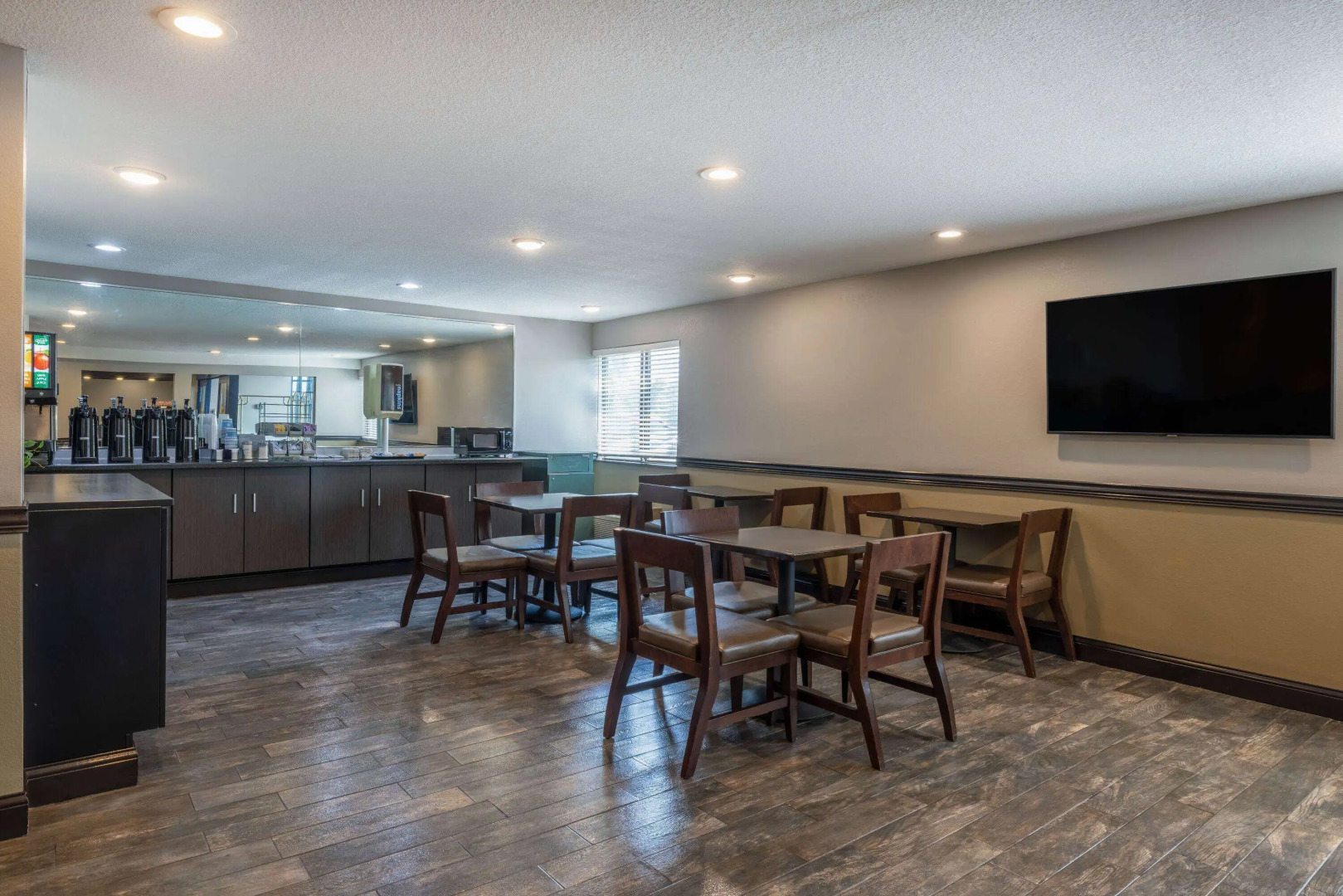 Travelodge by Wyndham Brooklyn Center