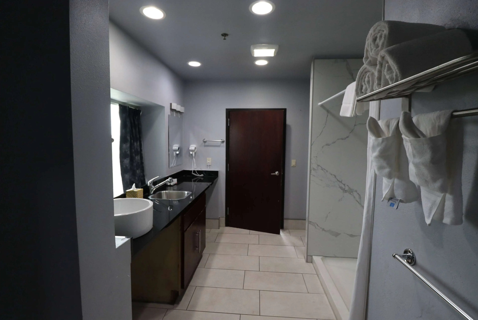 Days Inn & Suites by Wyndham Milwaukee