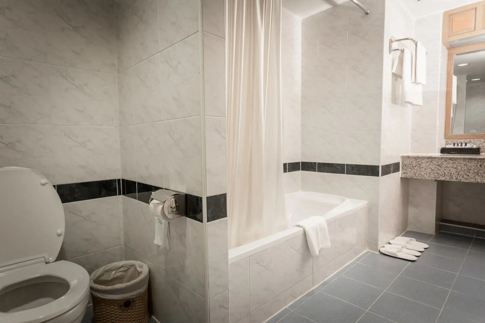 Grand Tower Inn Rama VI Hotel