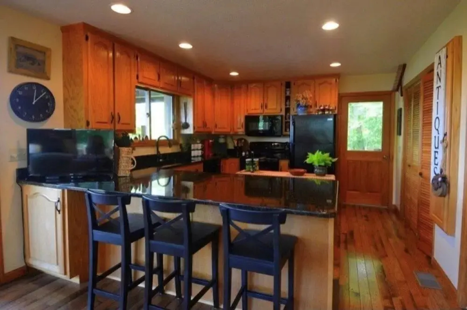 Bear's Mountaintop Views 3 Bedroom Chalet by RedAwning