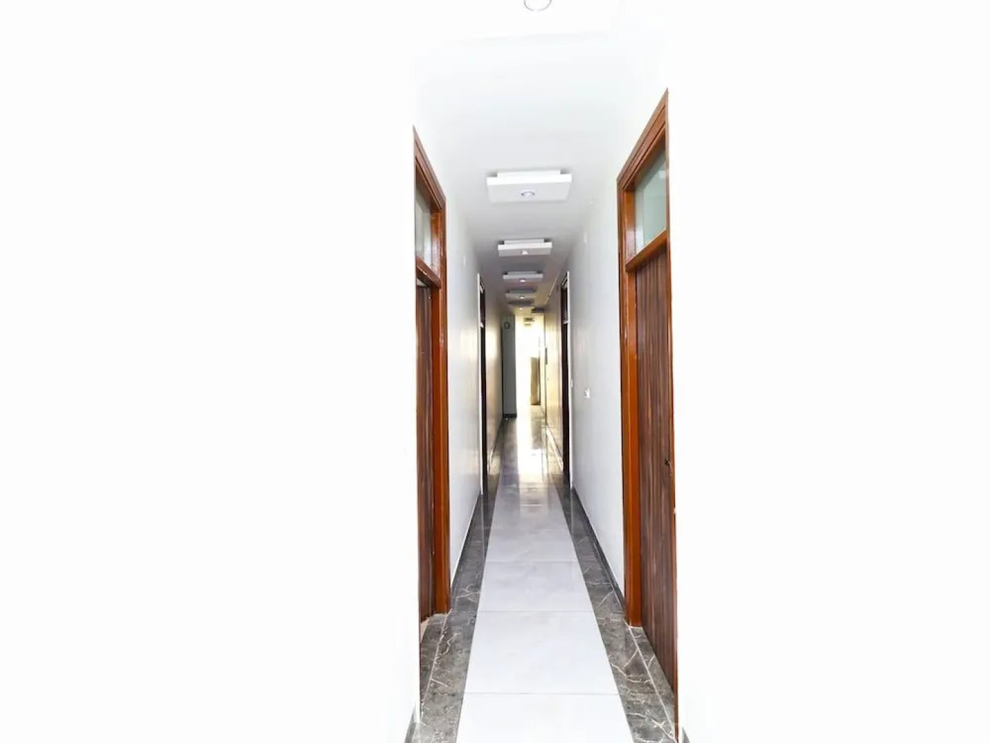 Oyo 28246 Rohtak Residency