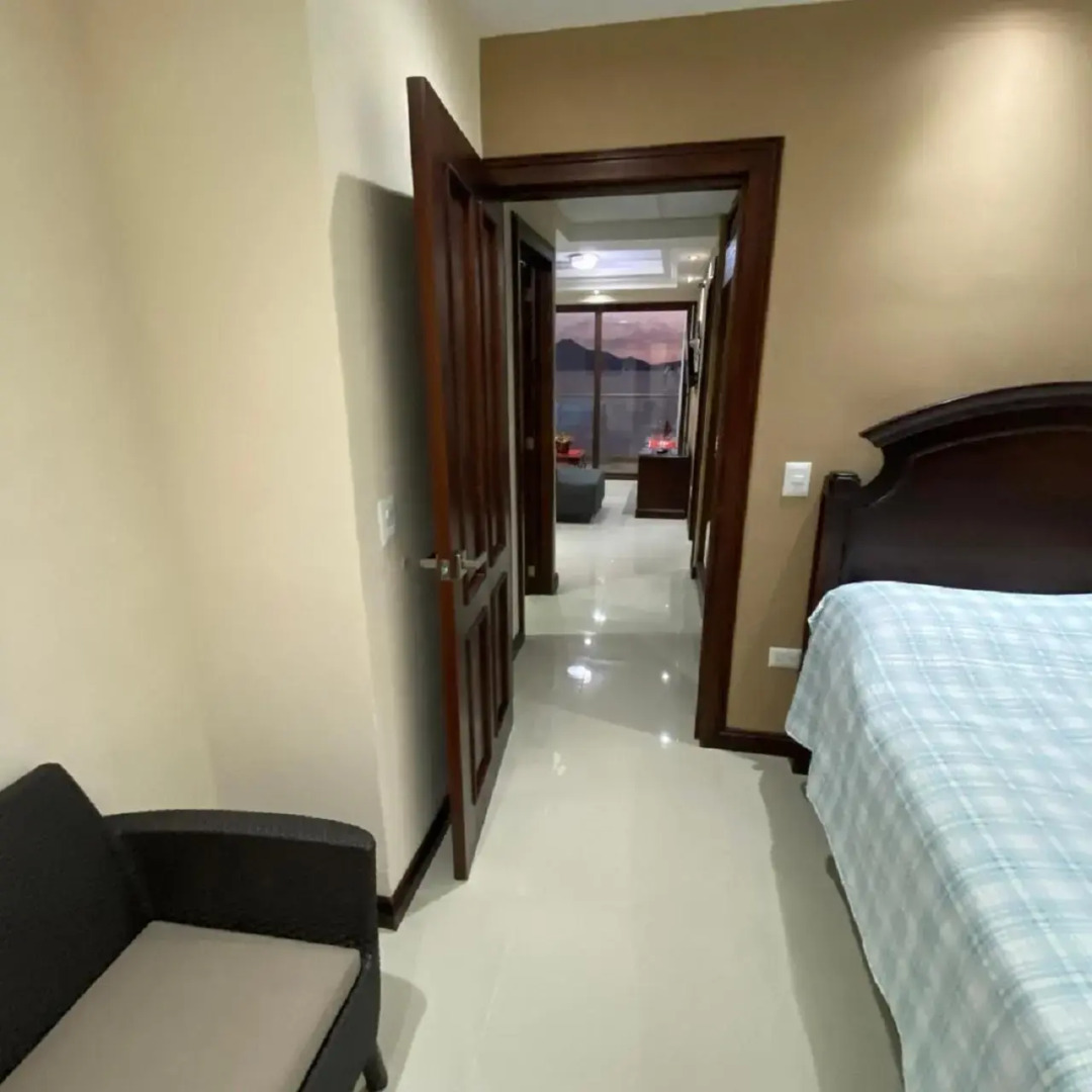 Torres de Atitlan 4 Bdrm-3 Bthrm Full Floor - for 10 people