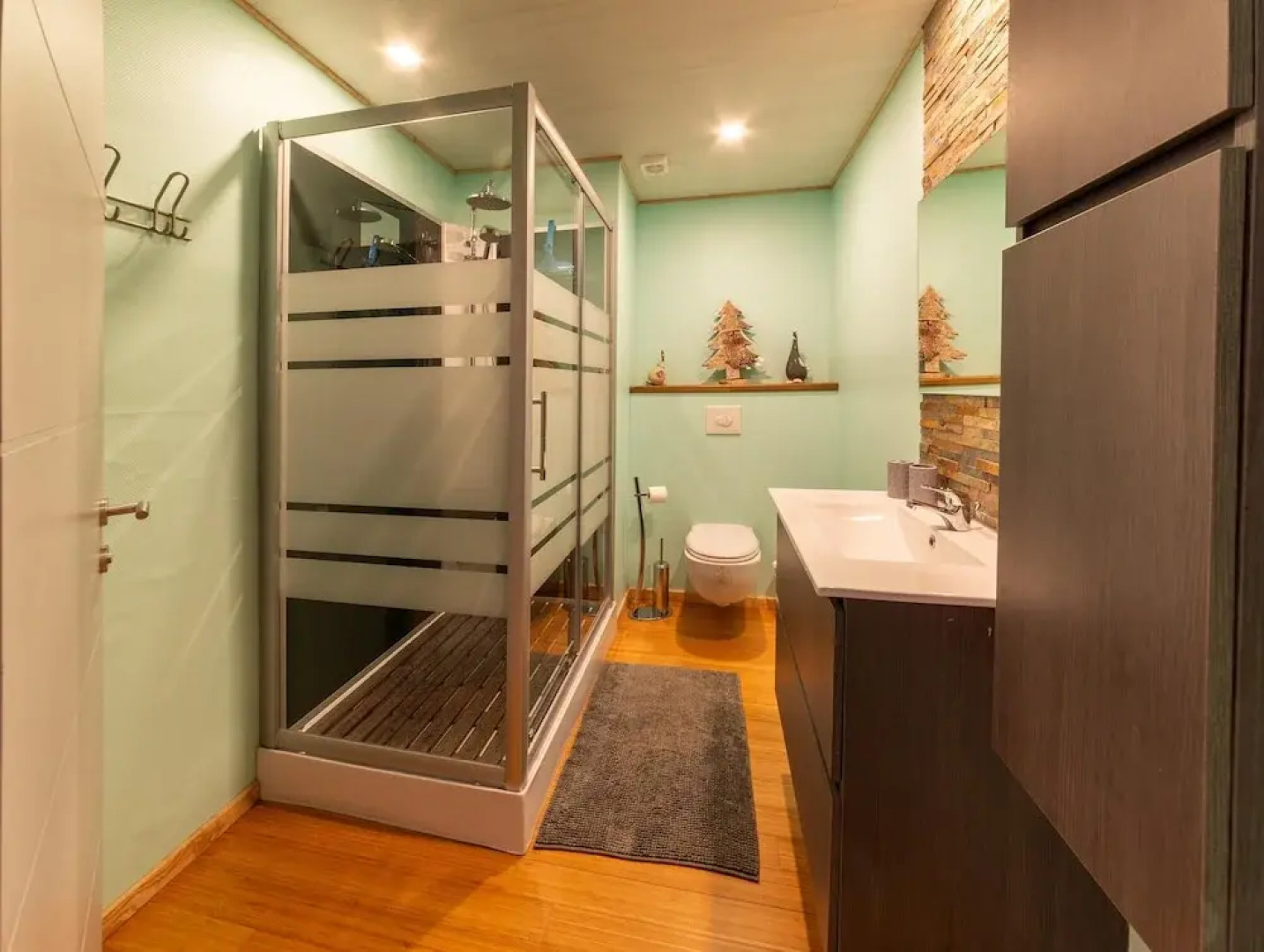 Expansive Holiday Home in Ardennes with Hot Tub