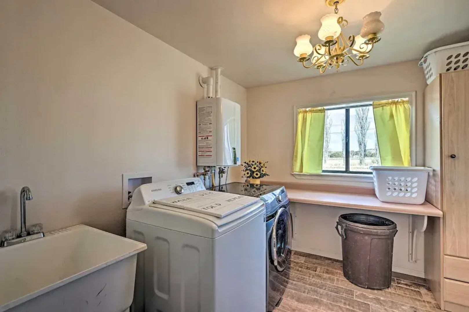 'the Eagar House' White Mountains Gem w/ Views!