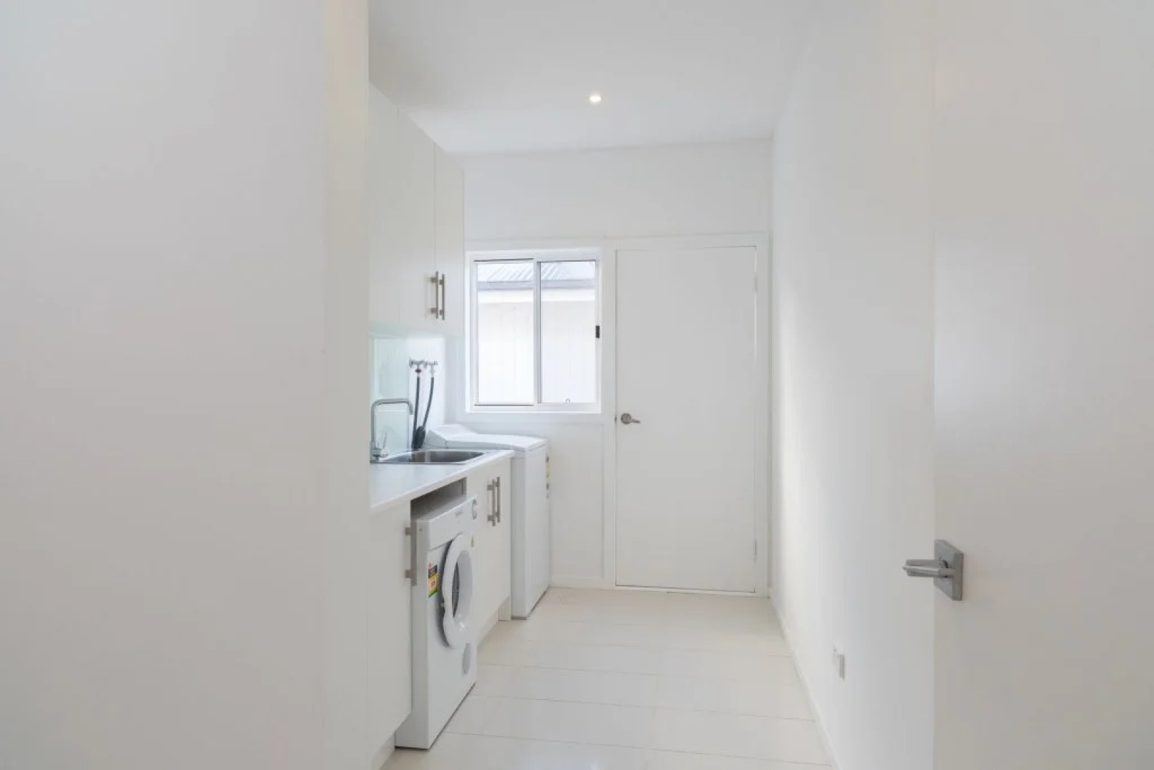 Currawong Close - Heated Pool, Home Theatre, WiFi, 4 bdrm, Pool Table