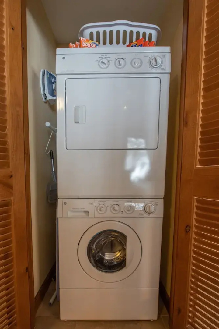 Wheelchair Accessible 2-Bedroom Slopeside Condo - No Cleaning Fee! by RedAwning