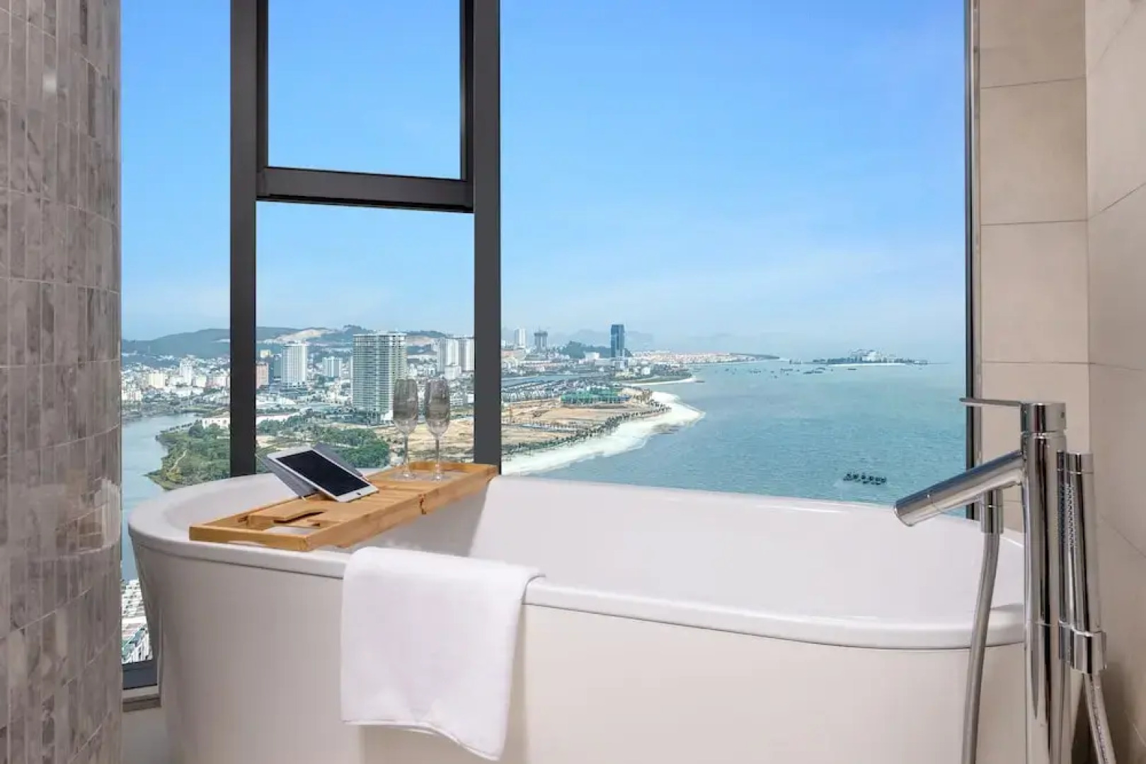 A La Carte Ha Long Bay Residence