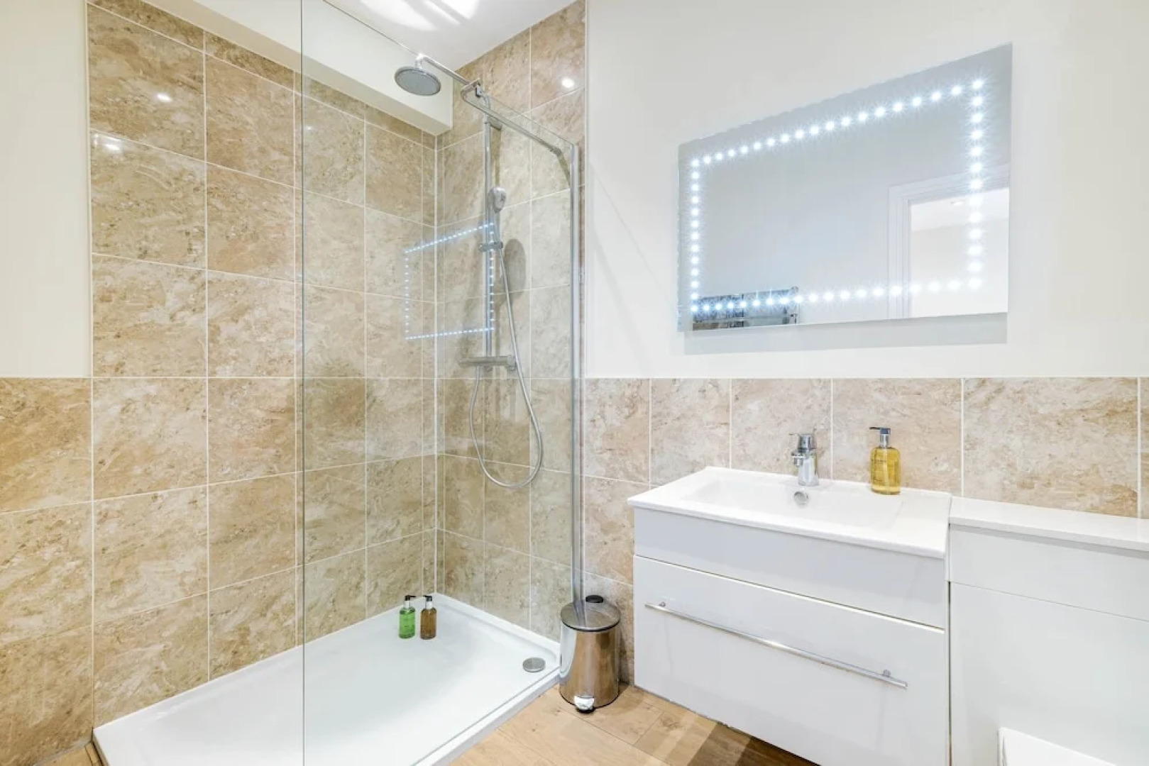 Luxury 3 Bedroom Apartment with Parking