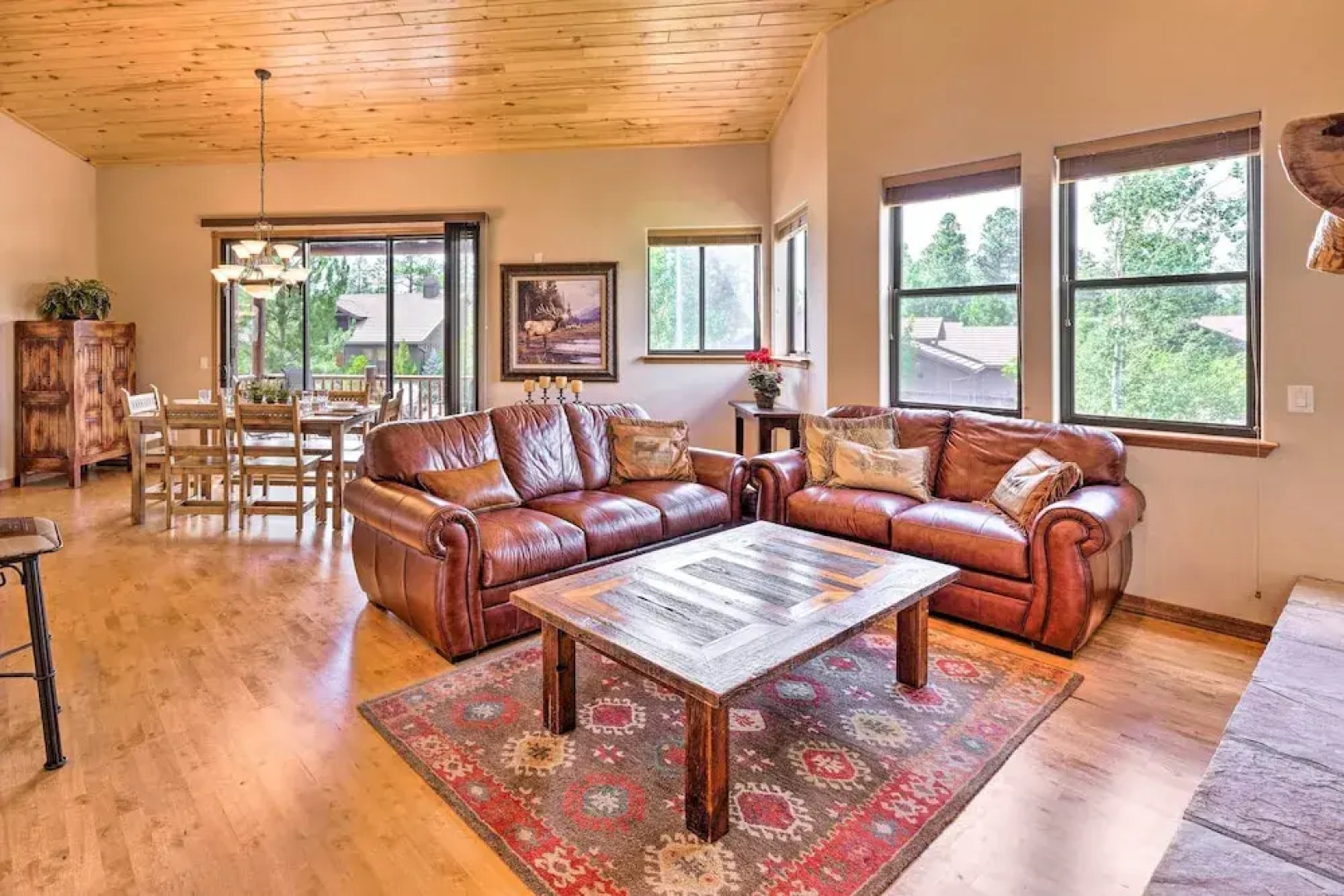 Unwind Fireside: Dog-friendly Show Low Townhome!