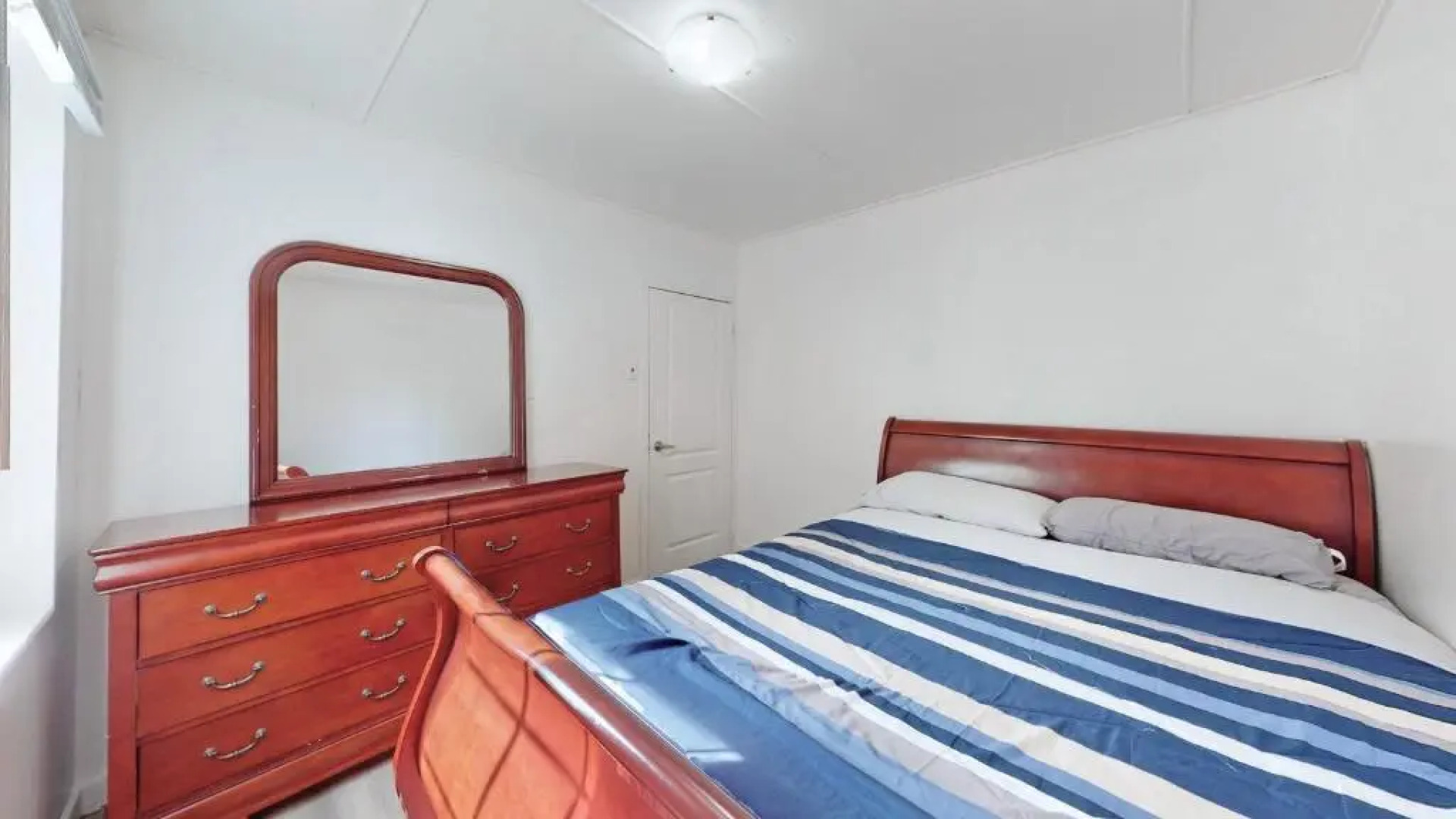 Main Beach River Retreat - Wasaga Beach 1 - Main Strip - 93 Mosley St