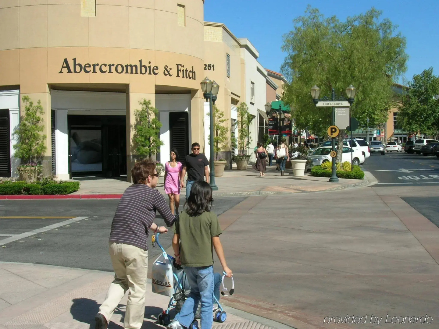 Best Western Valencia/Six Flags Inn & Suites