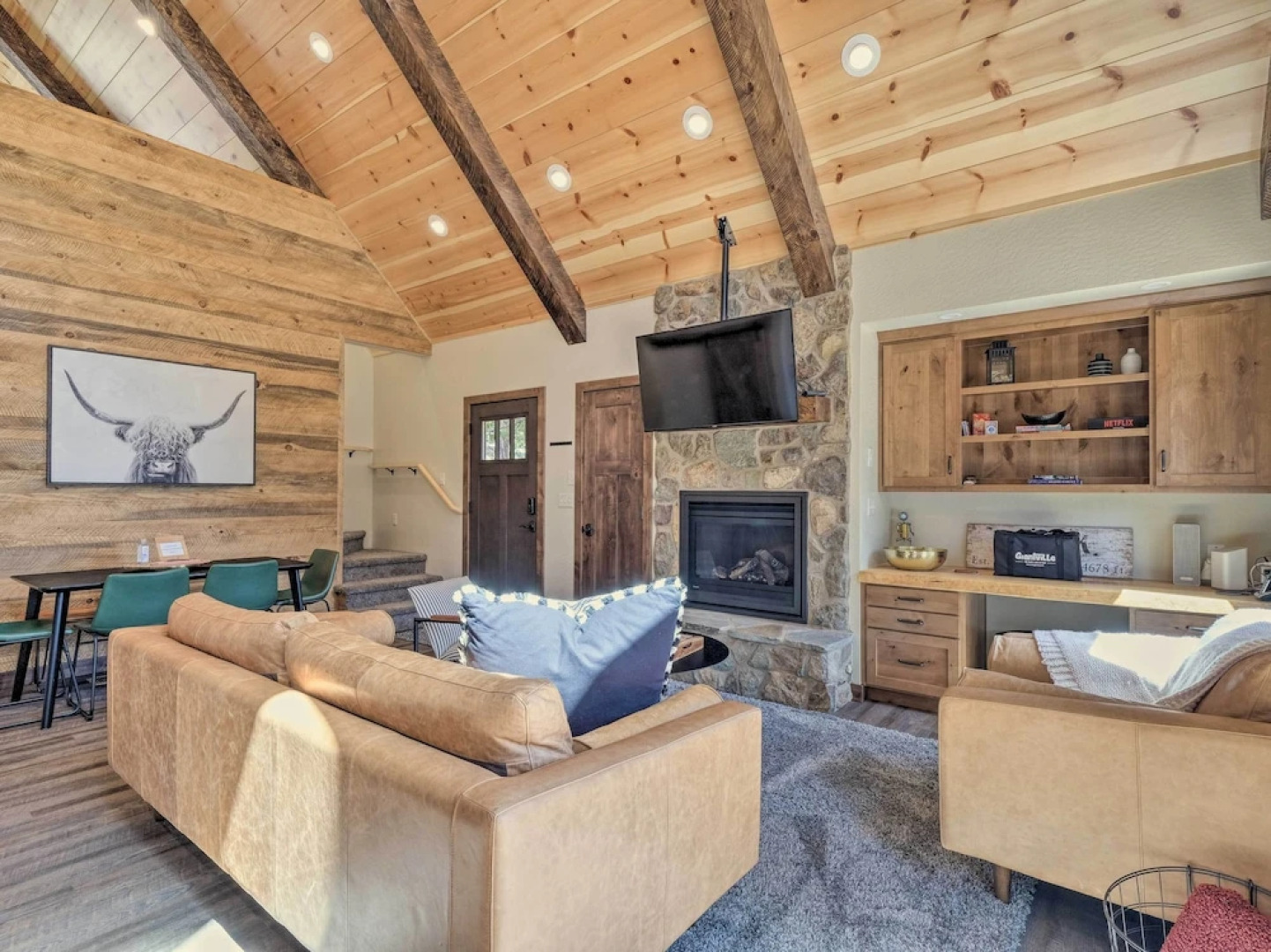 Luxury Retreat: Custom Mi-wuk Village Cabin!