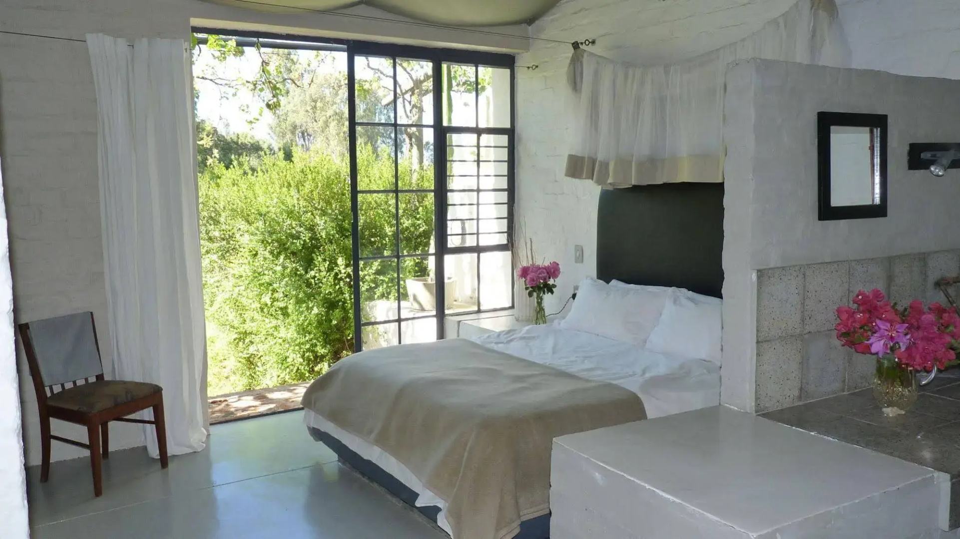 Essere Lodge Guest House