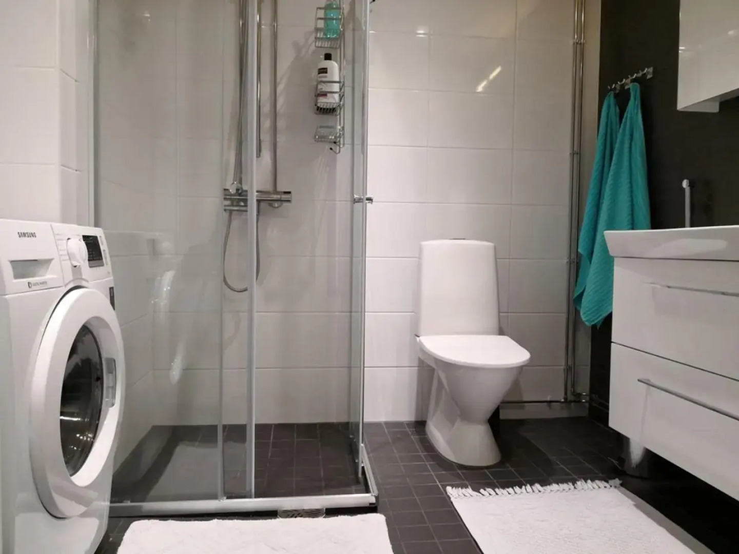 Charming Pine View Apartment