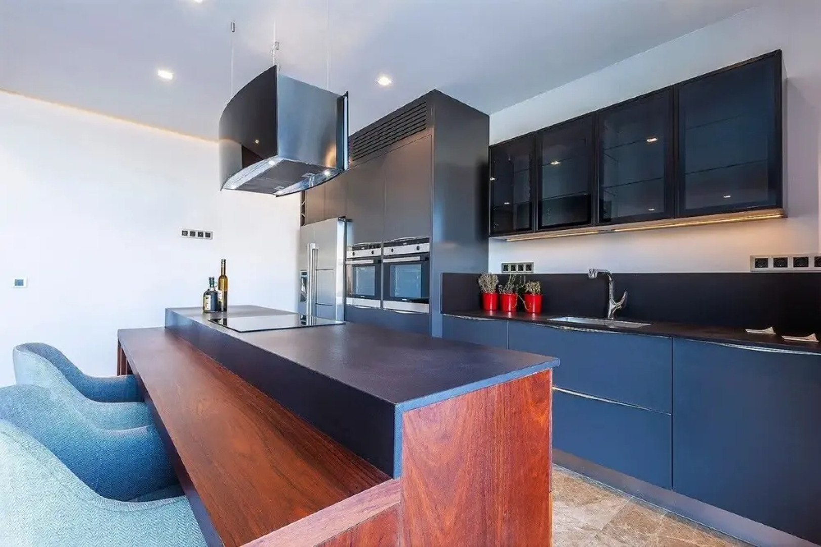 7 Deluxe - Seductive Style and Serenity