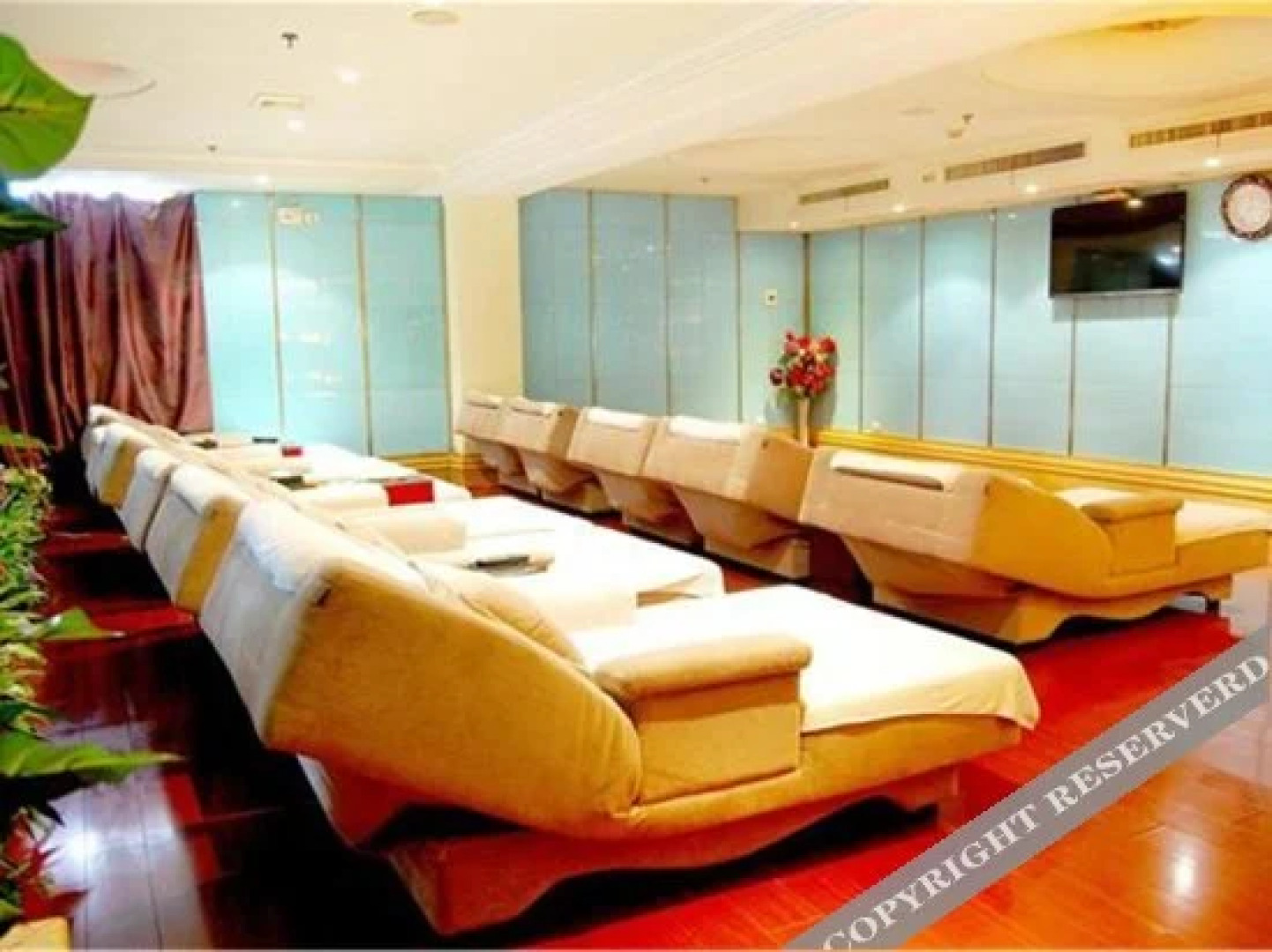 Xiangyang Oriental Hawaii Holiday Hotel