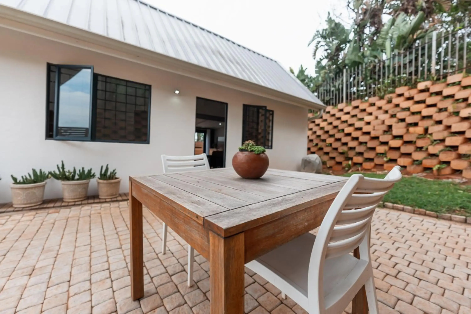 Dolphin Coast Doll House - quaint cottage close to the beach!