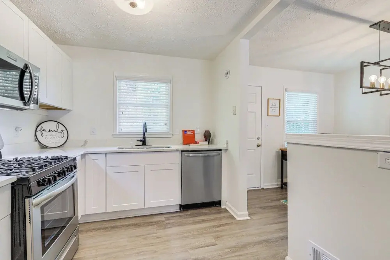 Modern Conyers Retreat - 9 Mi to Arabia Mountain!