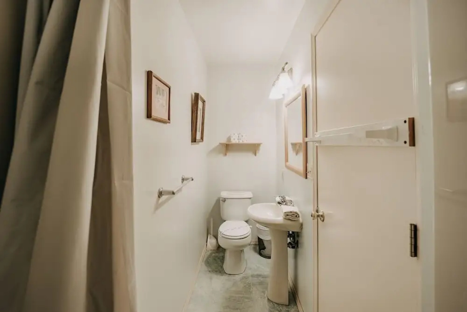 19mbr - Hot Tub - Sauna - Bbq - Pets Ok - Wifi - Sleeps 10 5 Bedroom Home by RedAwning